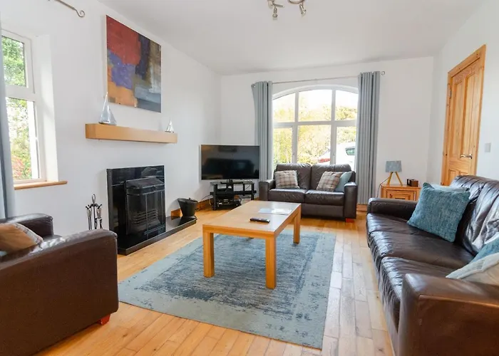 Village * Rathmullan